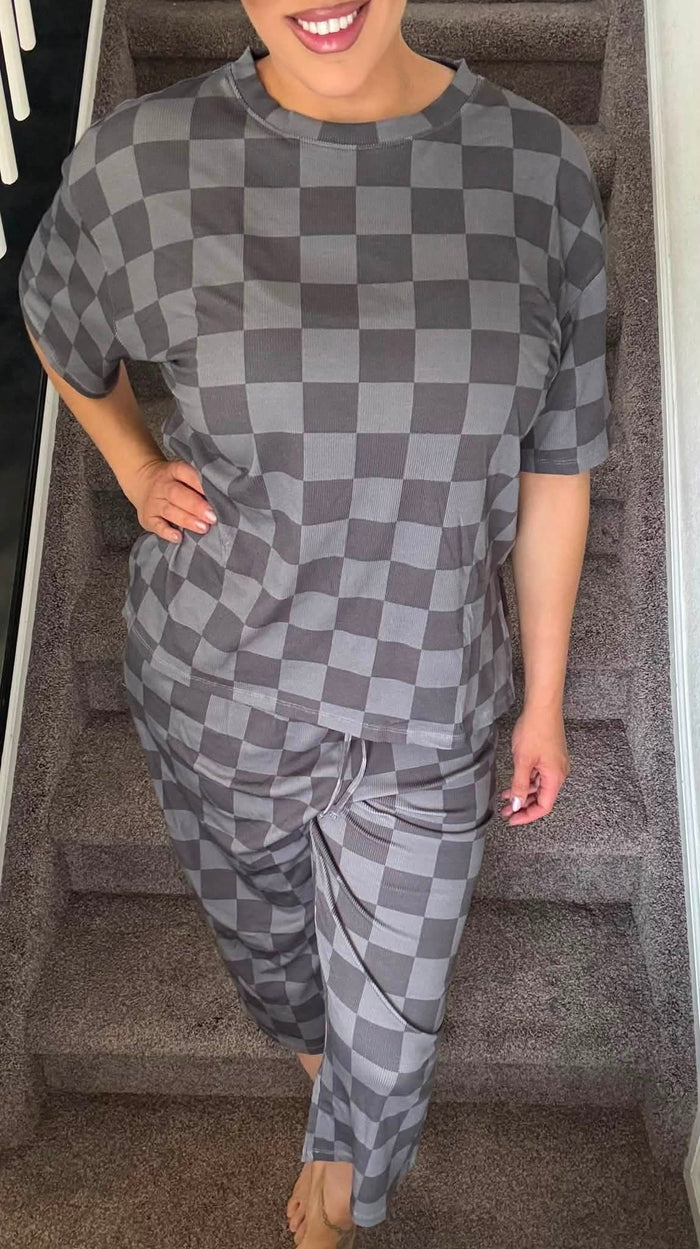 Gray checks mom tee and capri pants set
