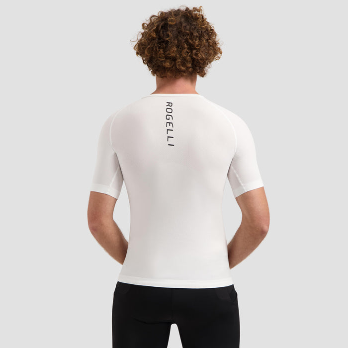 Rogelli Core II ondershirt korte mouwen wit achterkant gedragen door man.