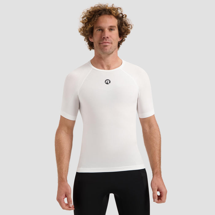 Rogelli Core II ondershirt korte mouwen wit gedragen door man.