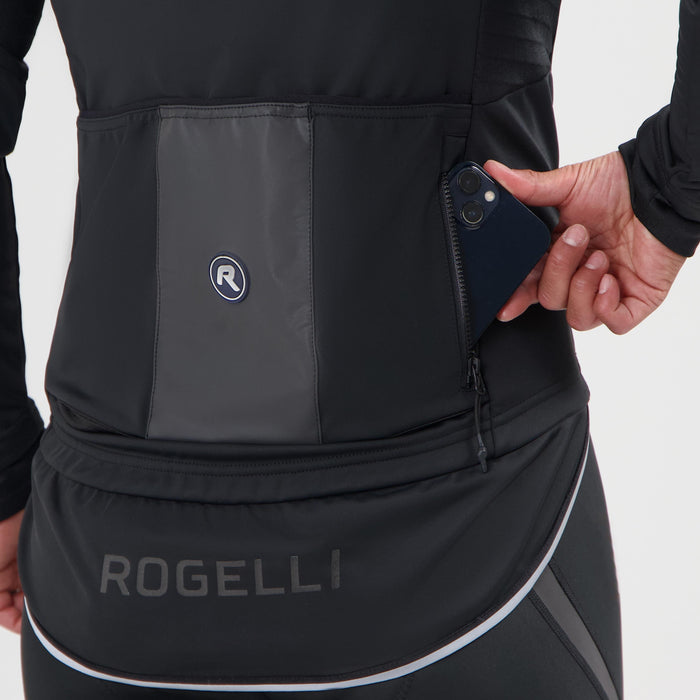 Detail van Rogelli Deep Winter fietsjack dames zwart met achterzakken.