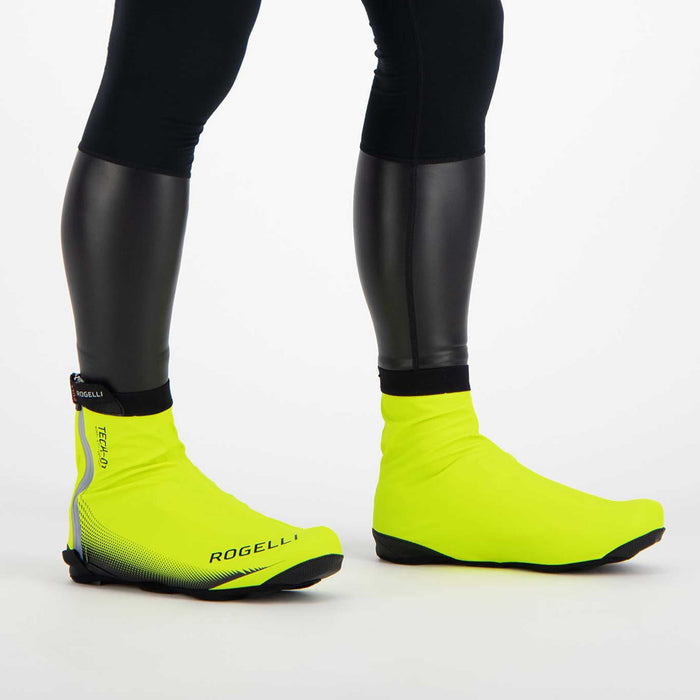 Rogelli Fiandrex overschoenen fluor beschermen voeten tegen regen gedragen.