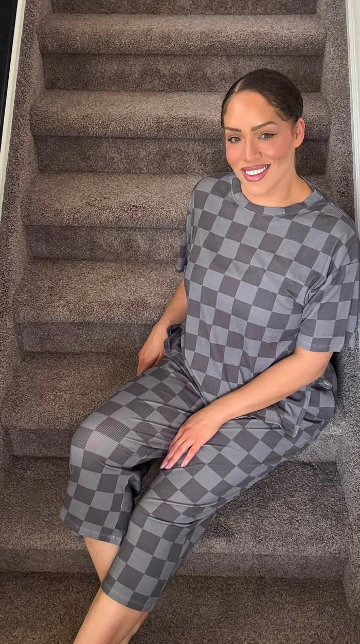 Gray checks mom tee and capri pants set