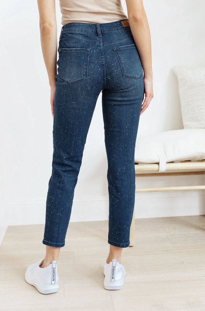 Judy Blue Mid Rise Relaxed Fit Mineral Wash Jeans