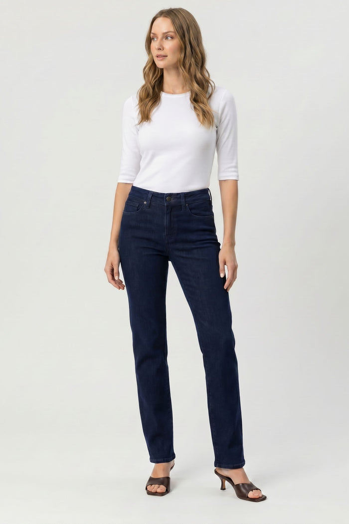 Marilyn Straight Jeans In Petite - Rinse