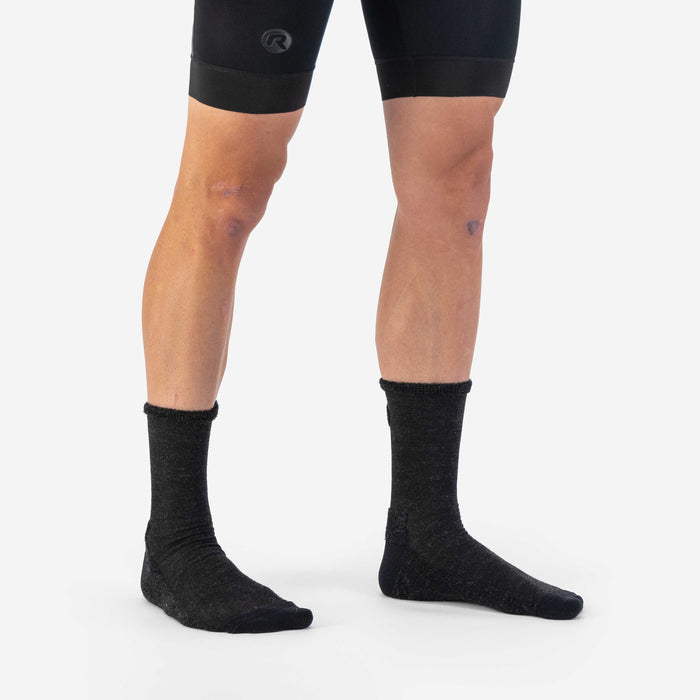 Rogelli Merino Terry fietssokken winter zwart gedragen.