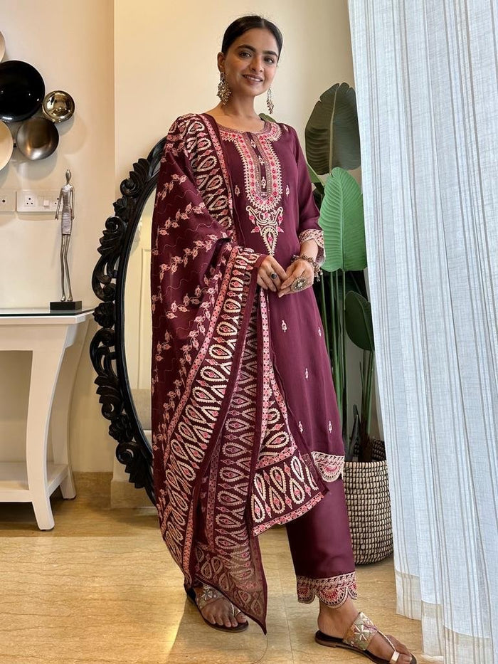 Wine Noor Cutwork Set